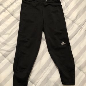 Black workout capris.